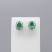 18ct Emerald & Round Brilliant-Cut Diamond Cluster Studs