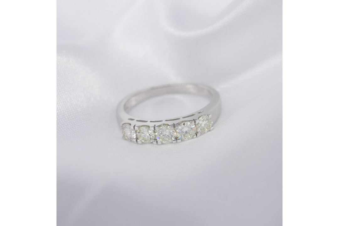 0.75ct 5-Stone High-Clarity Diamond Ring - Image 1 of 6