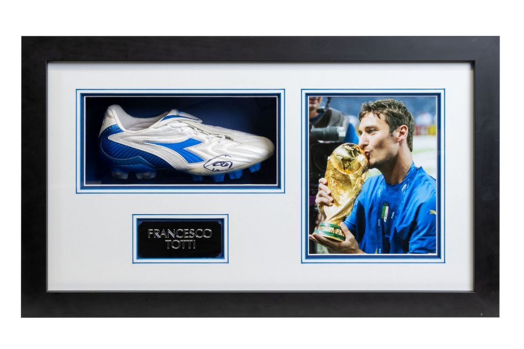 Francesco Totti Signed Diadora Football Boot - Image 1 of 3