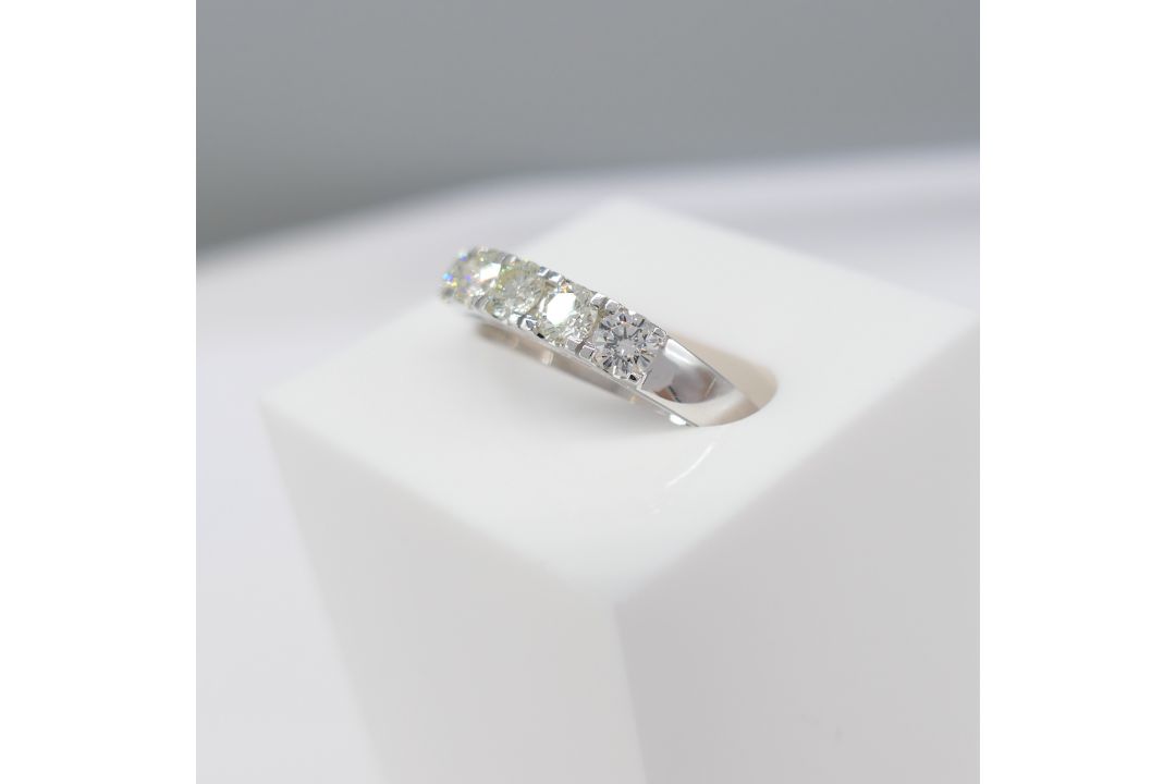 0.75ct 5-Stone High-Clarity Diamond Ring - Image 2 of 6