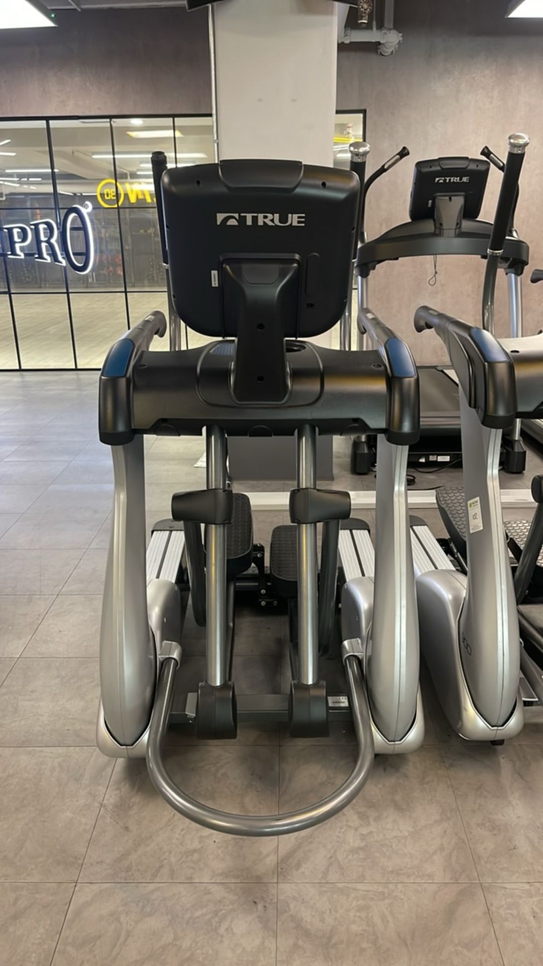 *NO RESERVE* True Fitness Cross Trainer 900 - Image 4 of 8