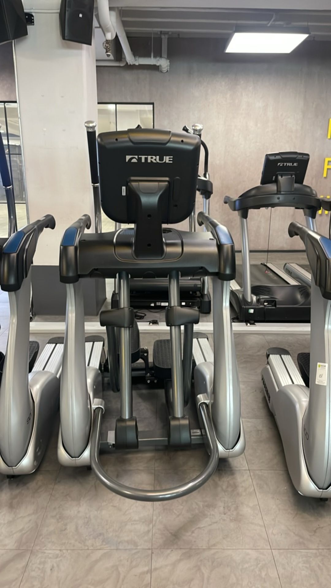 *NO RESERVE* True Fitness Cross Trainer 900 - Image 9 of 10