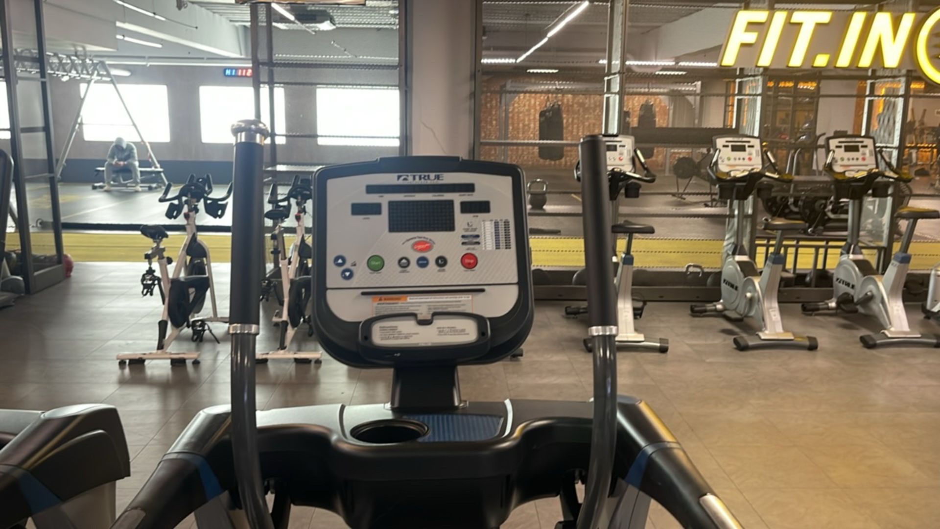 *NO RESERVE* True Fitness Cross Trainer 900 - Image 9 of 9
