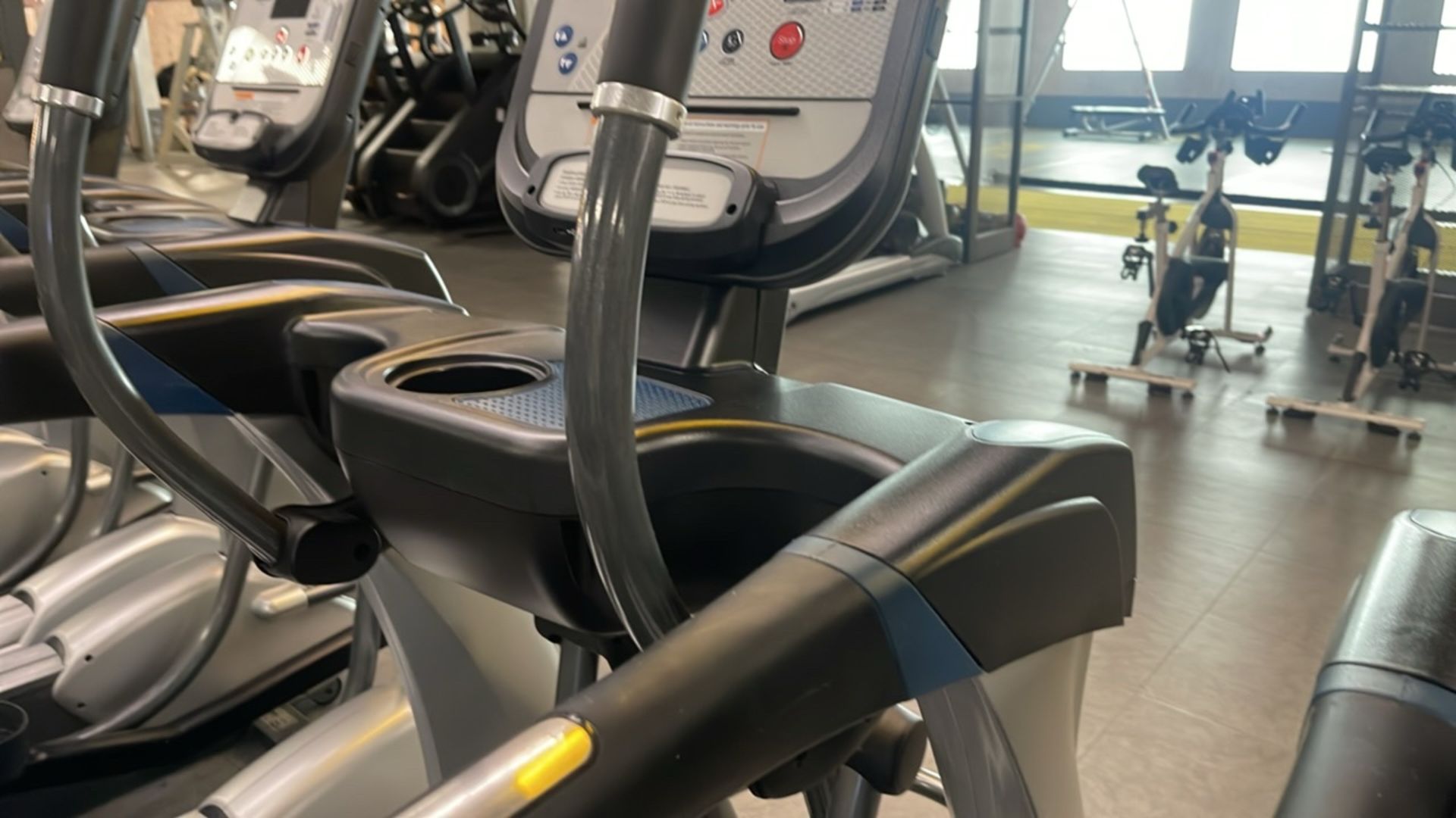 *NO RESERVE* True Fitness Cross Trainer 900 - Image 8 of 10