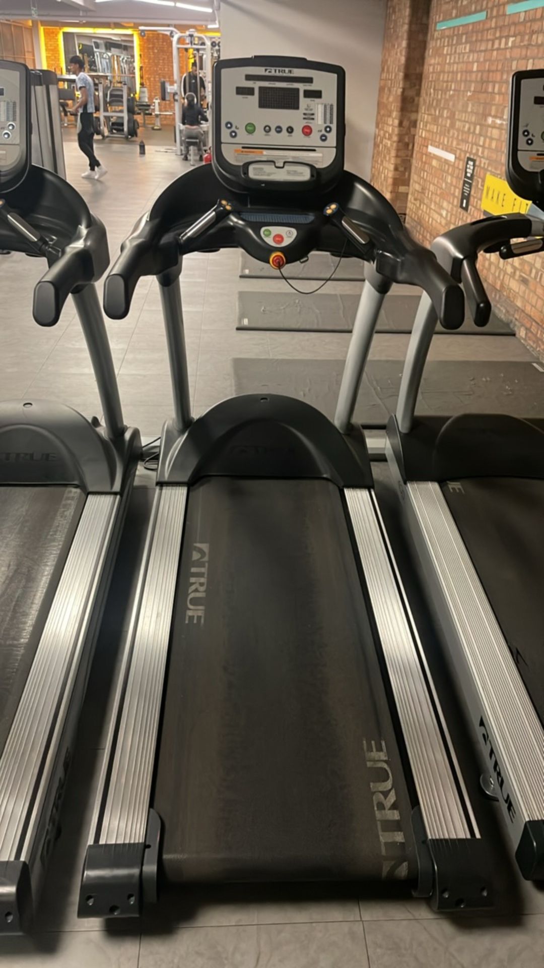 *NO RESERVE* True Fitness Treadmill TC650 (Out Of Order) - Image 2 of 8