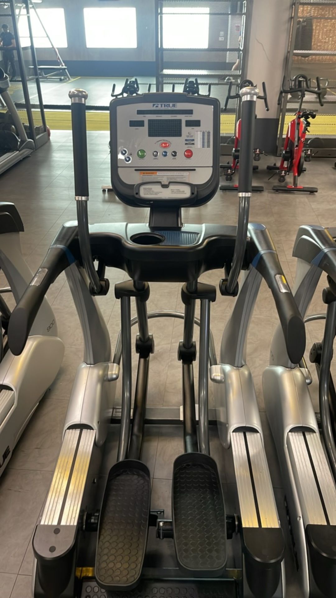 *NO RESERVE* True Fitness Cross Trainer 900 - Image 2 of 10