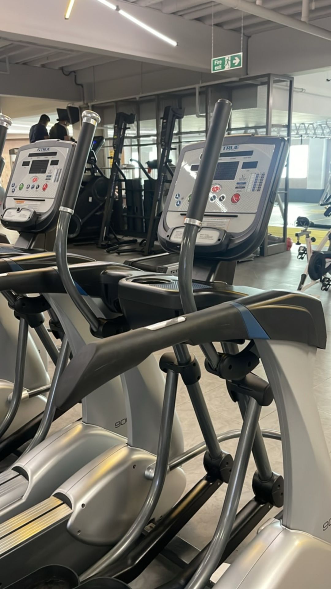 *NO RESERVE* True Fitness Cross Trainer 900 - Image 6 of 8