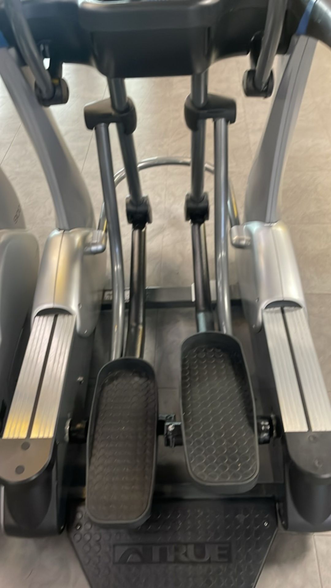 *NO RESERVE* True Fitness Cross Trainer 900 - Image 3 of 8