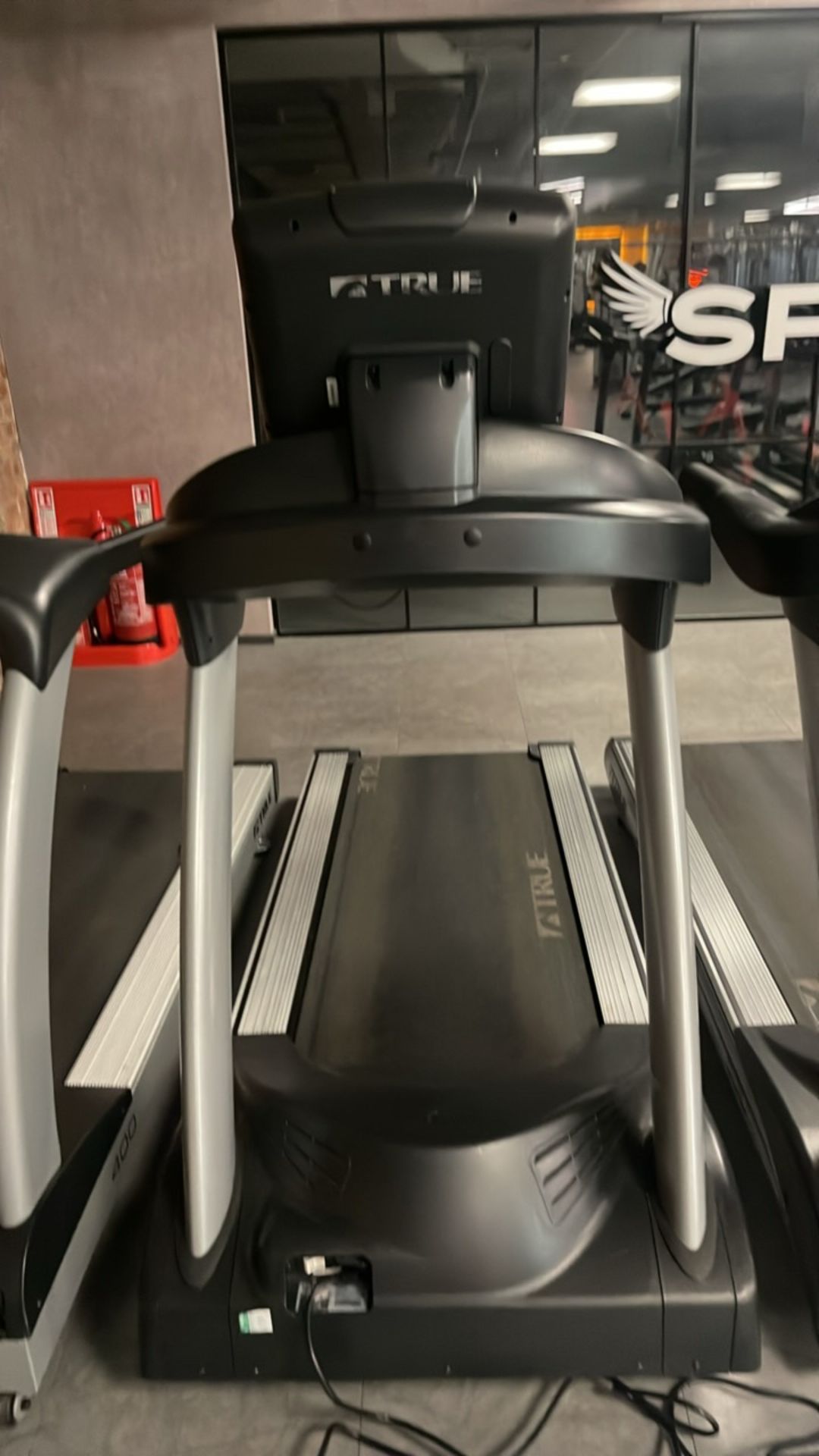 *NO RESERVE* True Fitness Treadmill TC650 (Out Of Order) - Image 7 of 8
