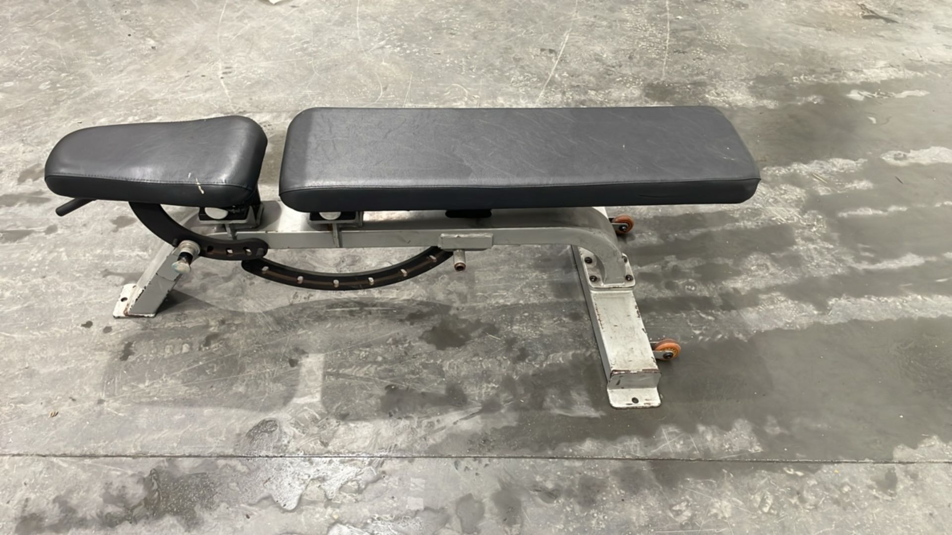 *NO RESERVE* Adjustable Weight Bench - Image 4 of 5