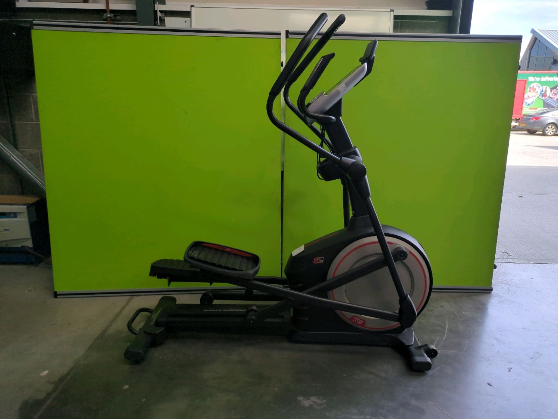 *NO RESERVE* Proform Endurance 720e Elliptical Cross Trainer - Image 4 of 16
