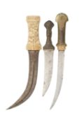 ◉ A PERSIAN DAGGER (JAMBIYA) AND TWO FURTHER DAGGERS (JAMBIYA), LATE 19TH/20TH CENTURY