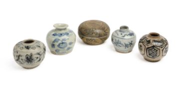 FIVE SAWANKHALOK POTTERY VESSELS, THAILAND, 14TH/15TH CENTURY