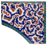 □ AN IZNIK STYLE SPANDREL TILE, TURKEY, 20TH CENTURY