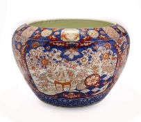 A LARGE JAPANESE IMARI FISH BOWL, MEIJI PERIOD (1868-1912)