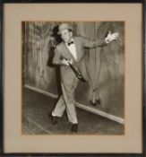 LAURENCE OLIVIER AS ARCHIE RICE