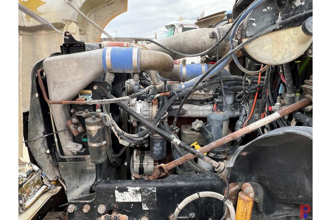 2005 MACK CV713 T/A WATER TRUCK - Image 15 of 24