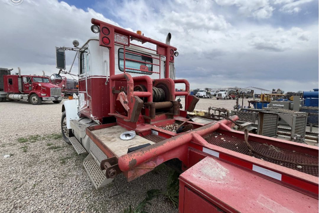 1997 IHC 9300 T/A BED TRUCK - Image 3 of 8