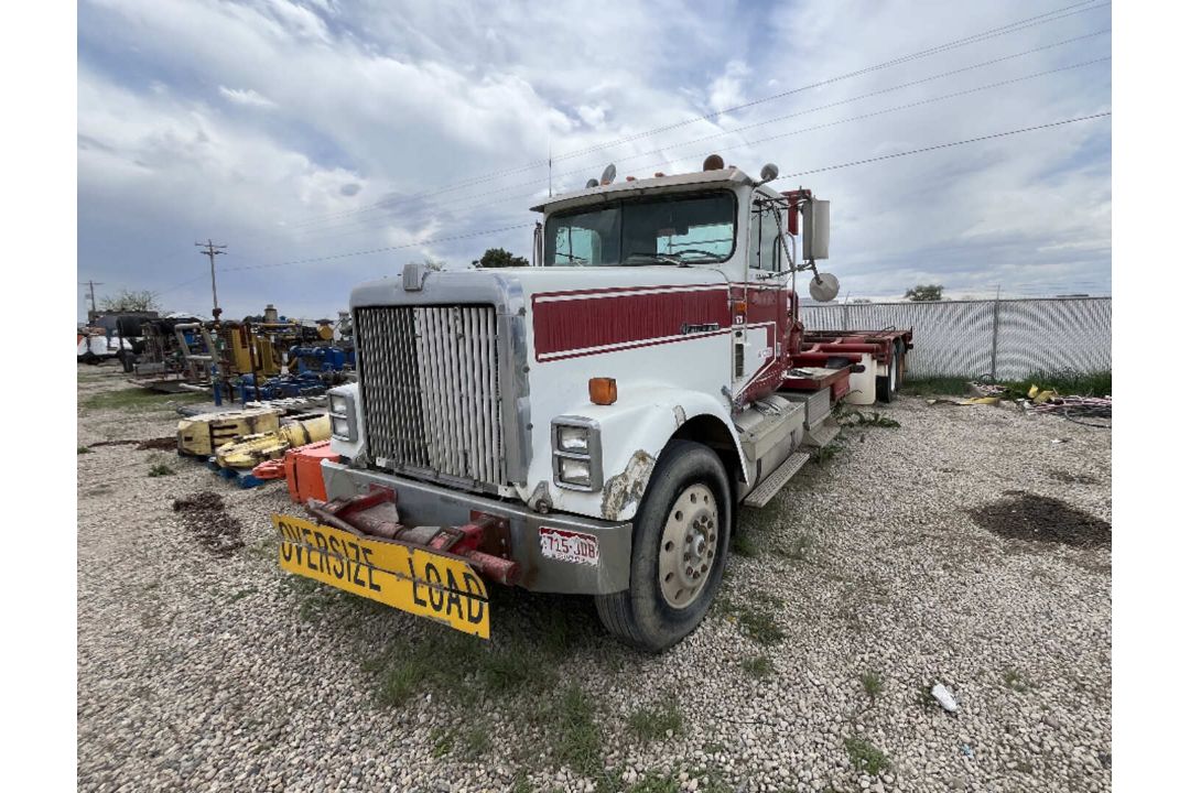 1997 IHC 9300 T/A BED TRUCK - Image 4 of 8