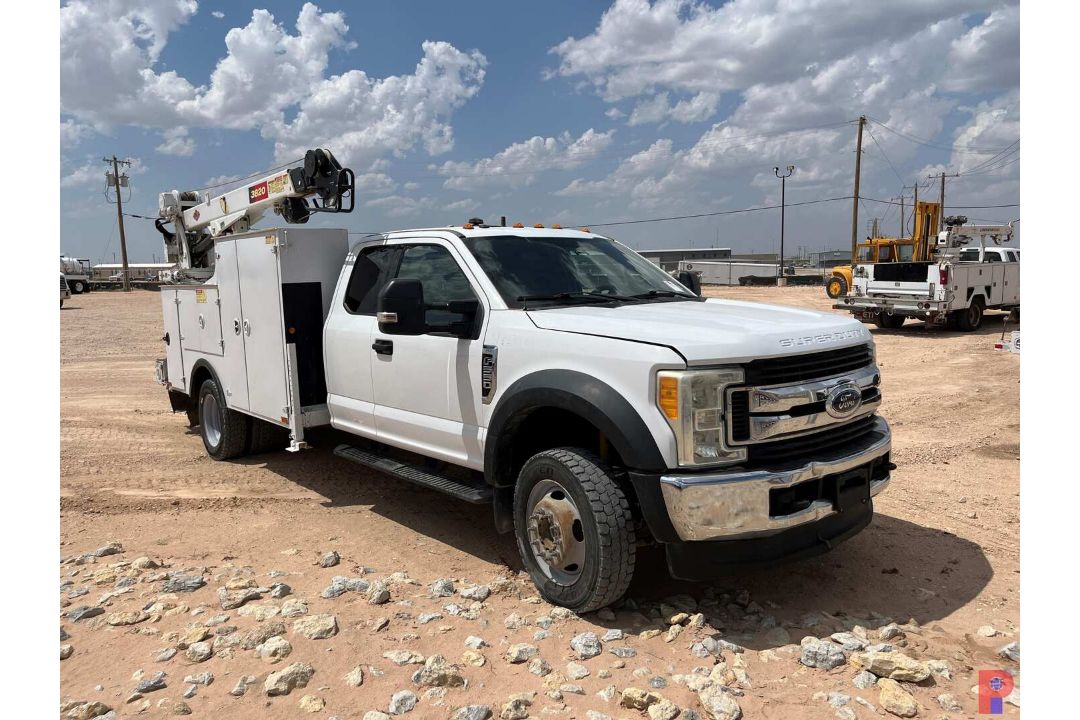 2017 FORD F-550 EXT CAB MECHANICS TRUCK - Image 2 of 7