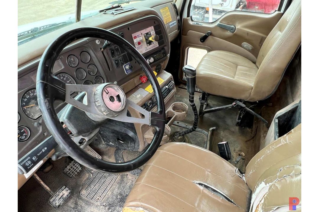 2005 MACK CV713 T/A WATER TRUCK - Image 11 of 24
