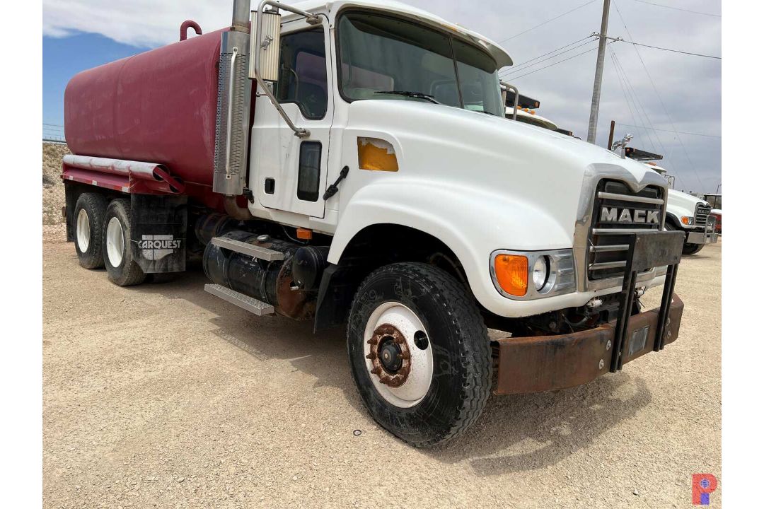 2005 MACK CV713 T/A WATER TRUCK - Image 2 of 24