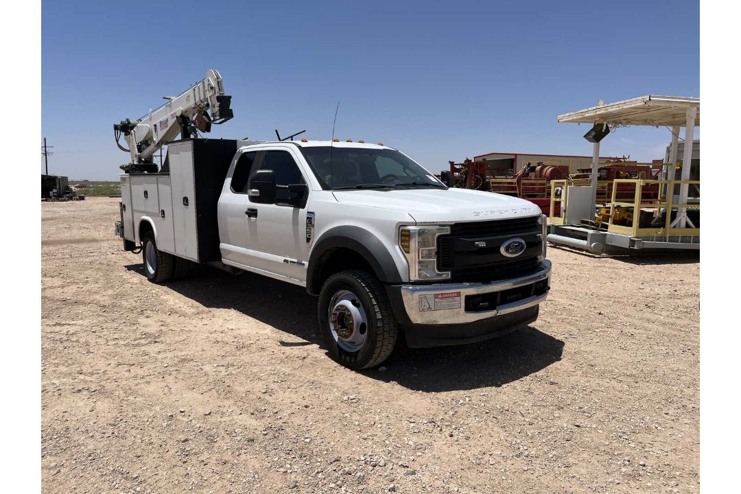 2018 FORD F-550 4X4 SERVICE TRUCK - Image 1 of 12