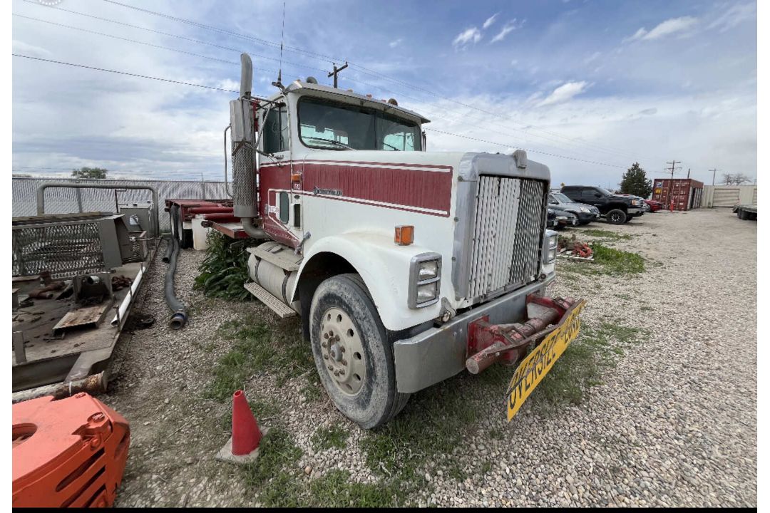 1997 IHC 9300 T/A BED TRUCK - Image 1 of 8