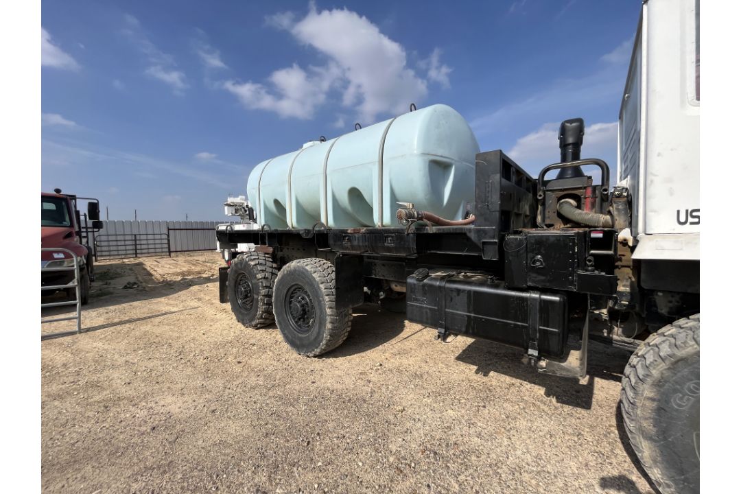 1996 STEWART & STEVENSON T/A FLATBED CARGO TRUCK - Image 10 of 43