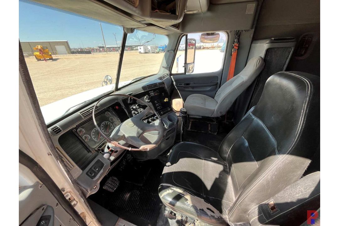 2007 FREIGHTLINER COLUMBIA T/A SLEEPER FLATBED TRUCK - Image 5 of 7