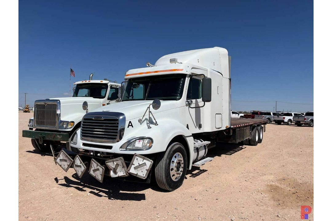 2007 FREIGHTLINER COLUMBIA T/A SLEEPER FLATBED TRUCK - Image 2 of 7