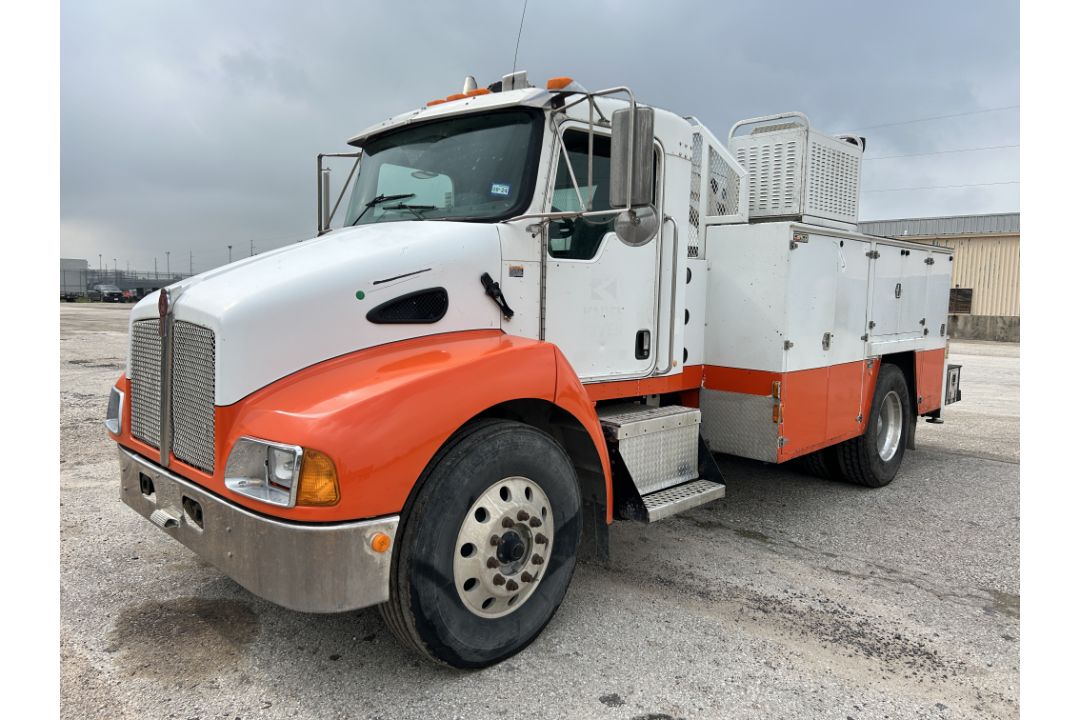 2007 KENWORTH T300 MECHANICS TRUCK - Image 1 of 14