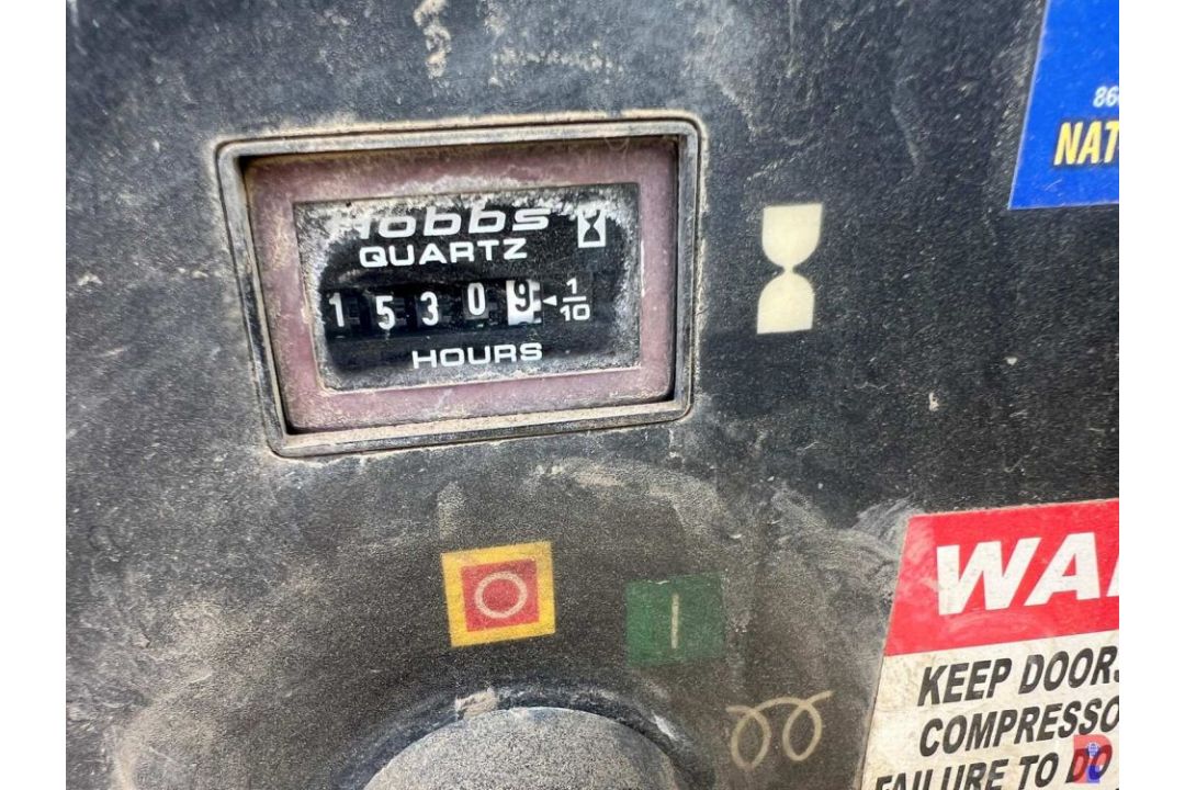 INGERSOL RAND 185 TRAILER MOUNTED S/A AIR COMPRESSOR METER READS 1530 HOURS, JOHN DEERE 4045DF - Image 8 of 12