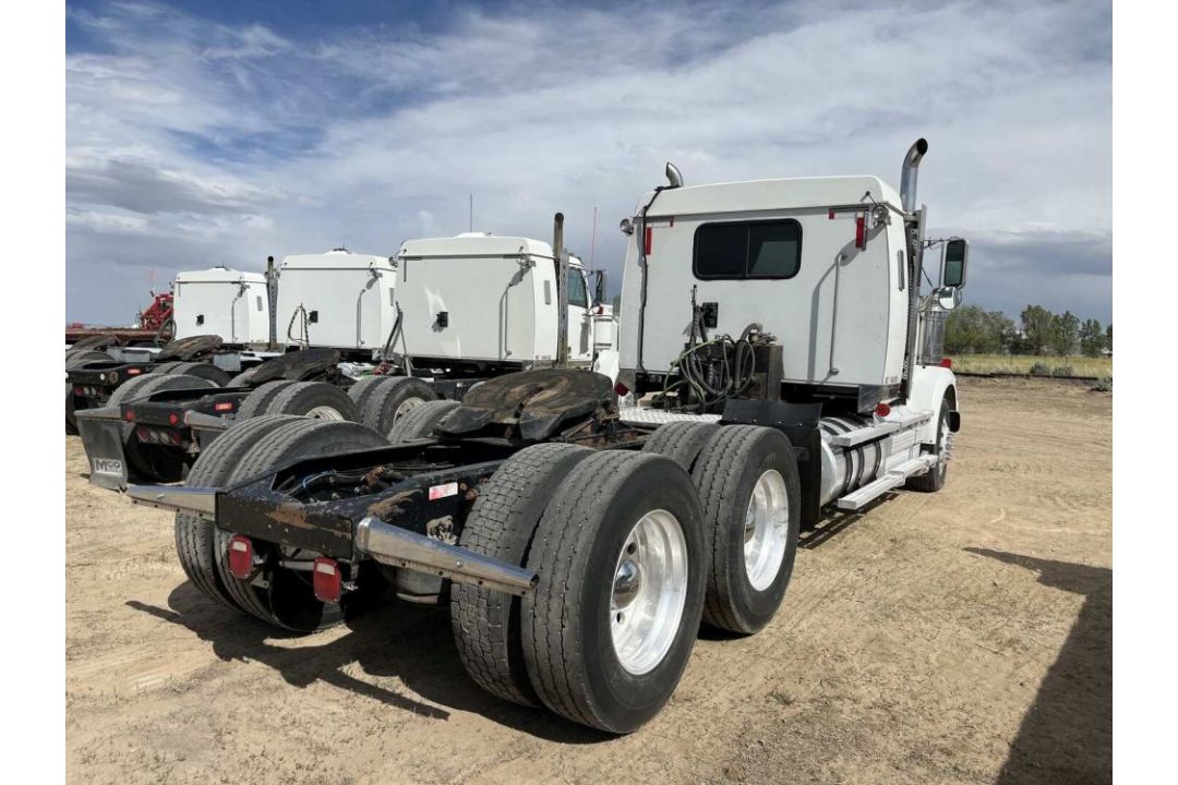 2014 WESTERN STAR 4900 T/A SLEEPER HAUL TRUCK ODOMETER READS 354791 MILES, VIN/SN: - Image 4 of 11