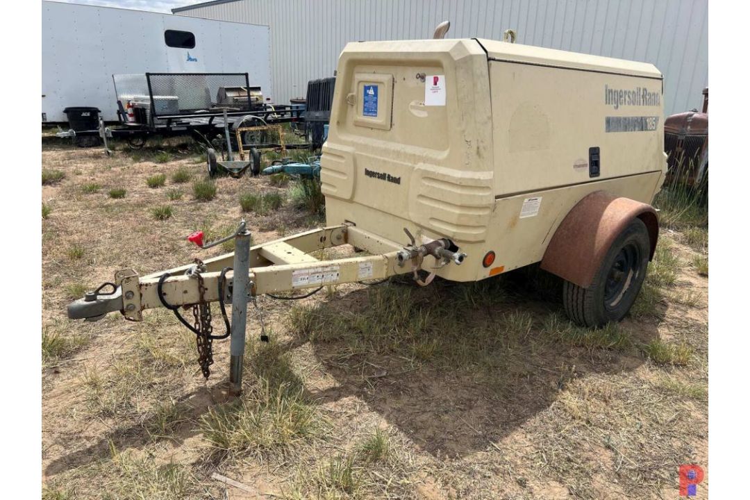 INGERSOL RAND 185 TRAILER MOUNTED S/A AIR COMPRESSOR METER READS 1530 HOURS, JOHN DEERE 4045DF - Image 1 of 12