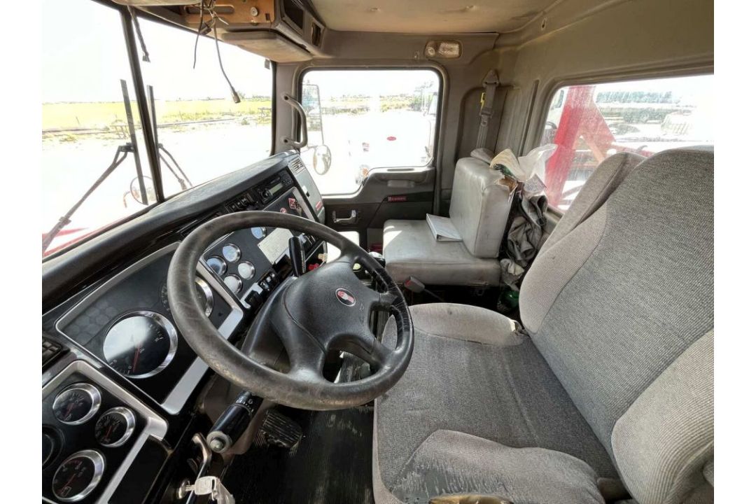 2007 KENWORTH T800 T/A DAYCAB WINCH TRUCK ODOMETER READS 154448 MILES, METER READS 11356 HOURS, - Image 9 of 13