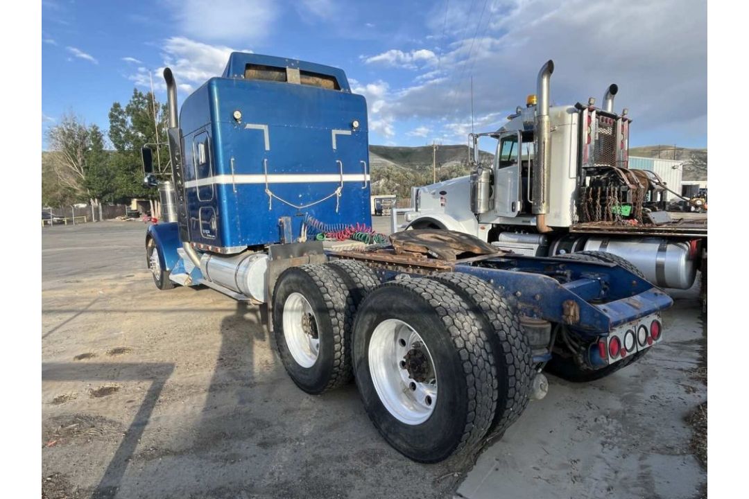 1999 KENWORTH W900 T/A SLEEPER TRUCK TRACTOR ODOMETER READS 78,394 MILES, VIN/SN: KWD69X8YR837447, - Image 4 of 10