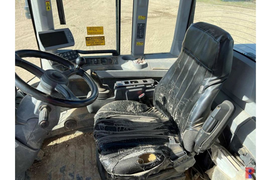 2012 CATERPILLAR 930K WHEEL LOADER METER READS 5975 HOURS, VIN/SN: CAT0930KLRHN00593, CAT C7.1 - Image 5 of 23