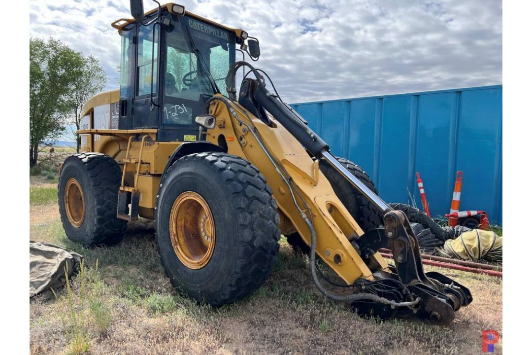 2006 CATERPILLAR 930G WHEEL LOADER VIN/SN: CAT0930GCTWR01676, 4 FORWARD GEARS, 3 REVERSE GEARS, AUX. - Image 2 of 18