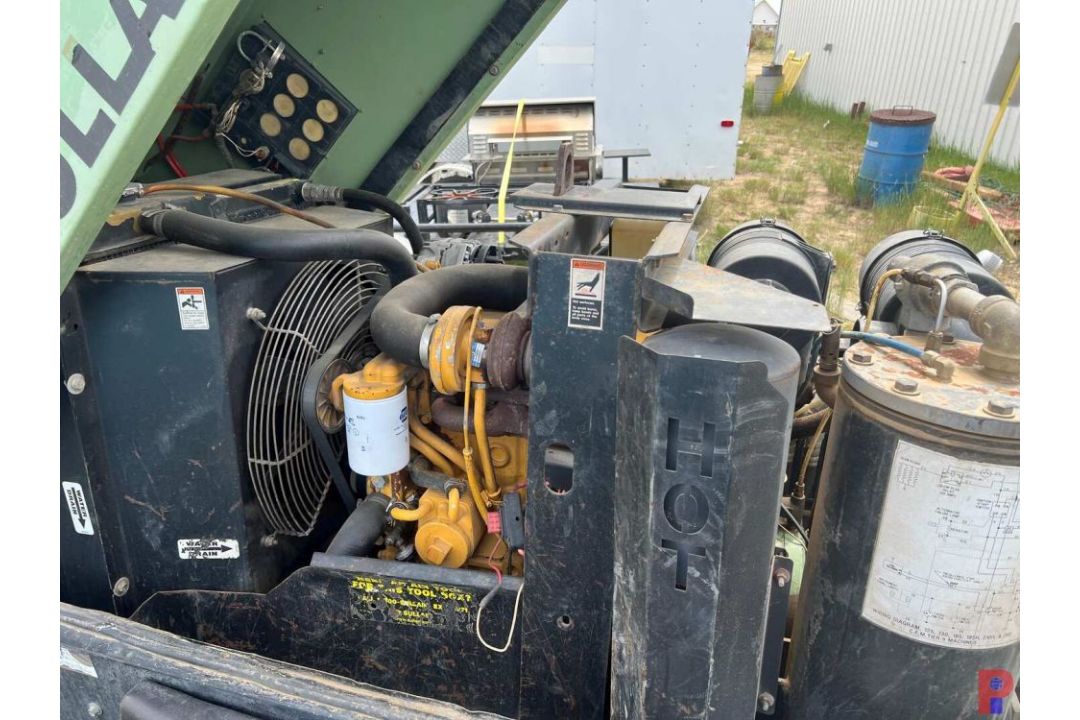 SULLAIR T/A COMPRESSOR METER READS 2168 HOURS, JOHN DEERE 2.4 LITER ENGINE ENGINE, SINGLE AXLE, ST - Image 8 of 10