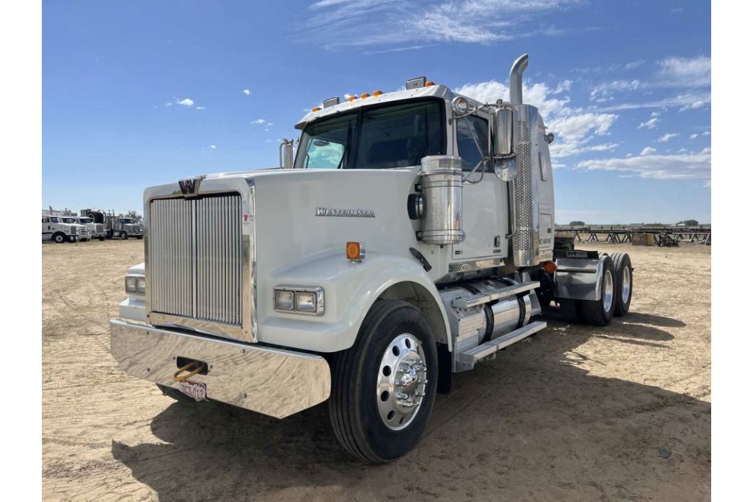 2014 WESTERN STAR 4900 T/A SLEEPER HAUL TRUCK ODOMETER READS 354791 MILES, VIN/SN: - Image 2 of 11