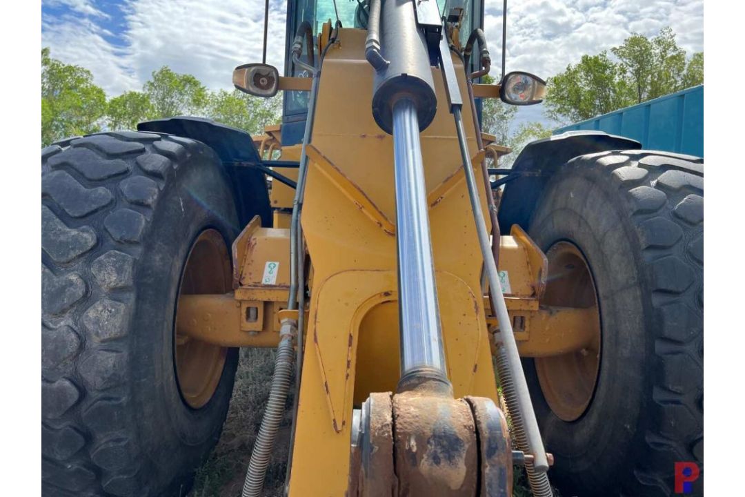 2006 CATERPILLAR 930G WHEEL LOADER VIN/SN: CAT0930GCTWR01676, 4 FORWARD GEARS, 3 REVERSE GEARS, AUX. - Image 17 of 18