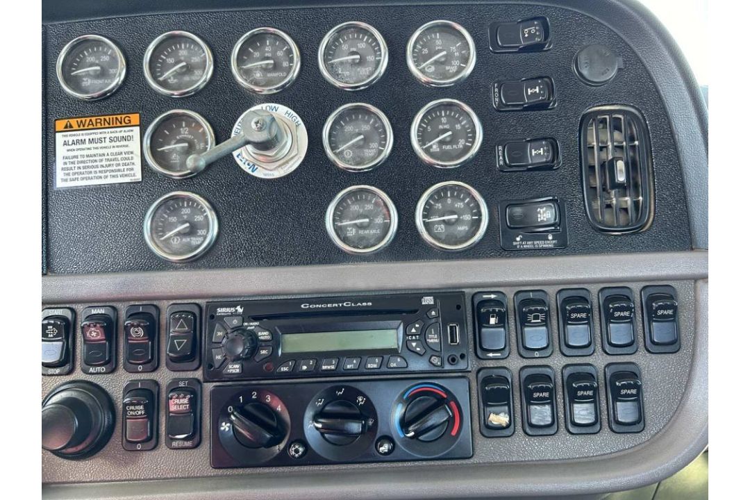 2013 PETERBILT 367 TRI AXLE DAY CAB GIN POLE WINCH TRUCK P/B CUMMINS ISX15, EATON FULLER 18 SPD., - Image 22 of 25