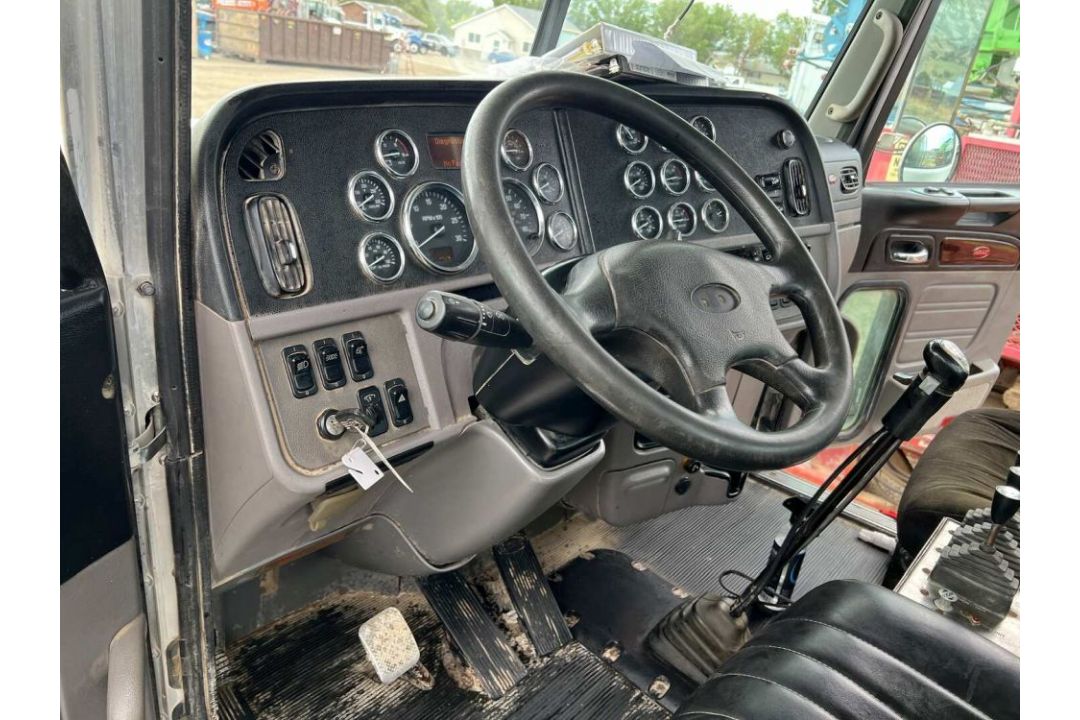 2012 PETERBILT 367 T/A DAYCAB GIN POLE TRUCK ODOMETER READS 122742 MILES, METER READS 8733 HOURS, - Image 15 of 19
