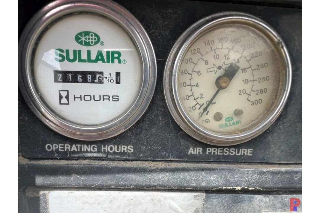 SULLAIR T/A COMPRESSOR METER READS 2168 HOURS, JOHN DEERE 2.4 LITER ENGINE ENGINE, SINGLE AXLE, ST - Image 5 of 10
