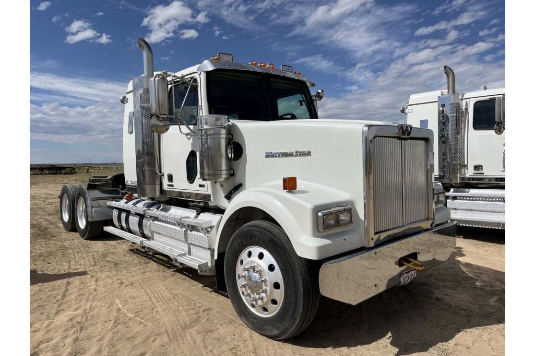 2014 WESTERN STAR 4900 T/A SLEEPER HAUL TRUCK ODOMETER READS 354791 MILES, VIN/SN: - Image 3 of 11