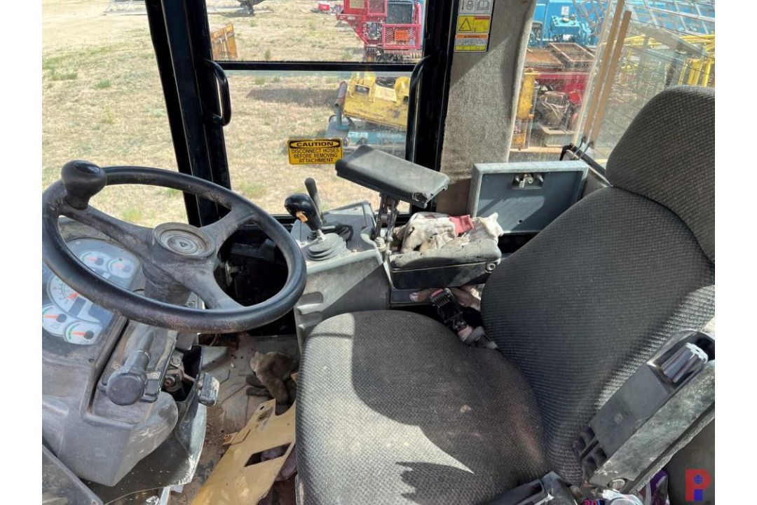 2006 CATERPILLAR 930G WHEEL LOADER VIN/SN: CAT0930GCTWR01676, 4 FORWARD GEARS, 3 REVERSE GEARS, AUX. - Image 5 of 18
