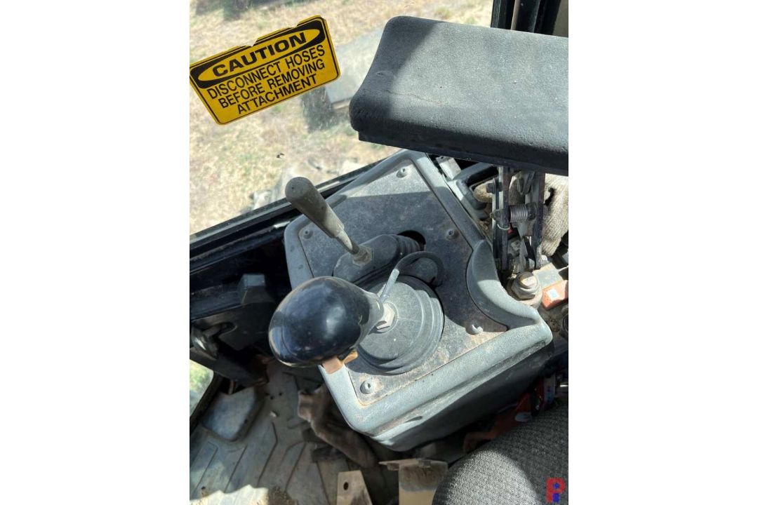 2006 CATERPILLAR 930G WHEEL LOADER VIN/SN: CAT0930GCTWR01676, 4 FORWARD GEARS, 3 REVERSE GEARS, AUX. - Image 8 of 18