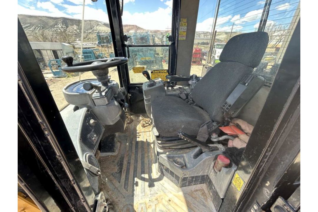 2006 CATERPILLAR 930G WHEEL LOADER CATERPILLAR 3056E ENGINE, POWERSHIFT TRANSMISSION 4-FORWARD & 3- - Image 9 of 17