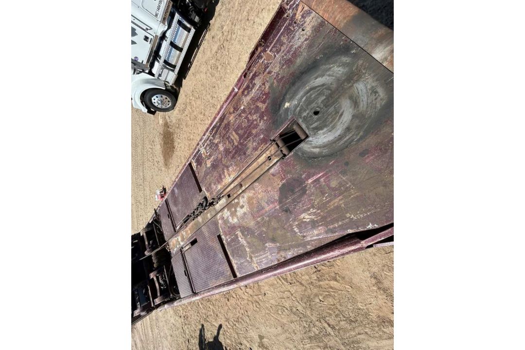 2013 PETERBILT 367 TRI AXLE DAY CAB GIN POLE WINCH TRUCK P/B CUMMINS ISX15, EATON FULLER 18 SPD., - Image 9 of 25